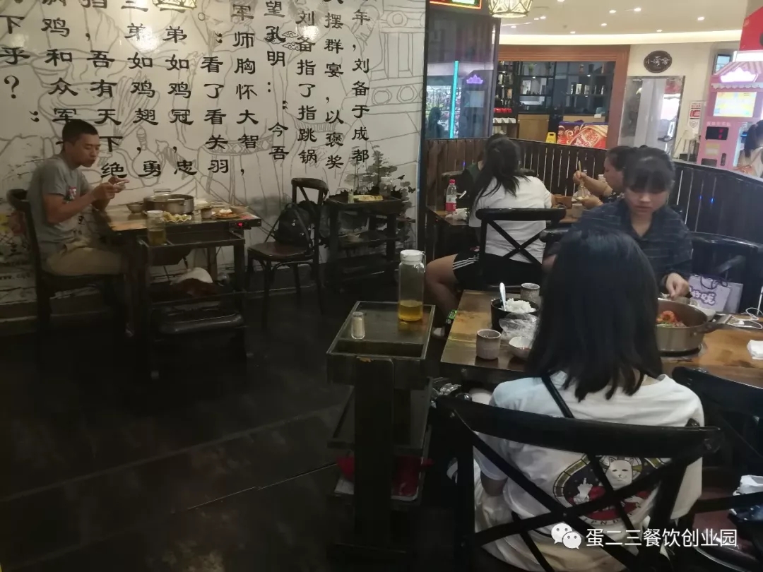 餐厅爆满，食客慕名而来、提前预约···这种餐饮真的如此火爆？