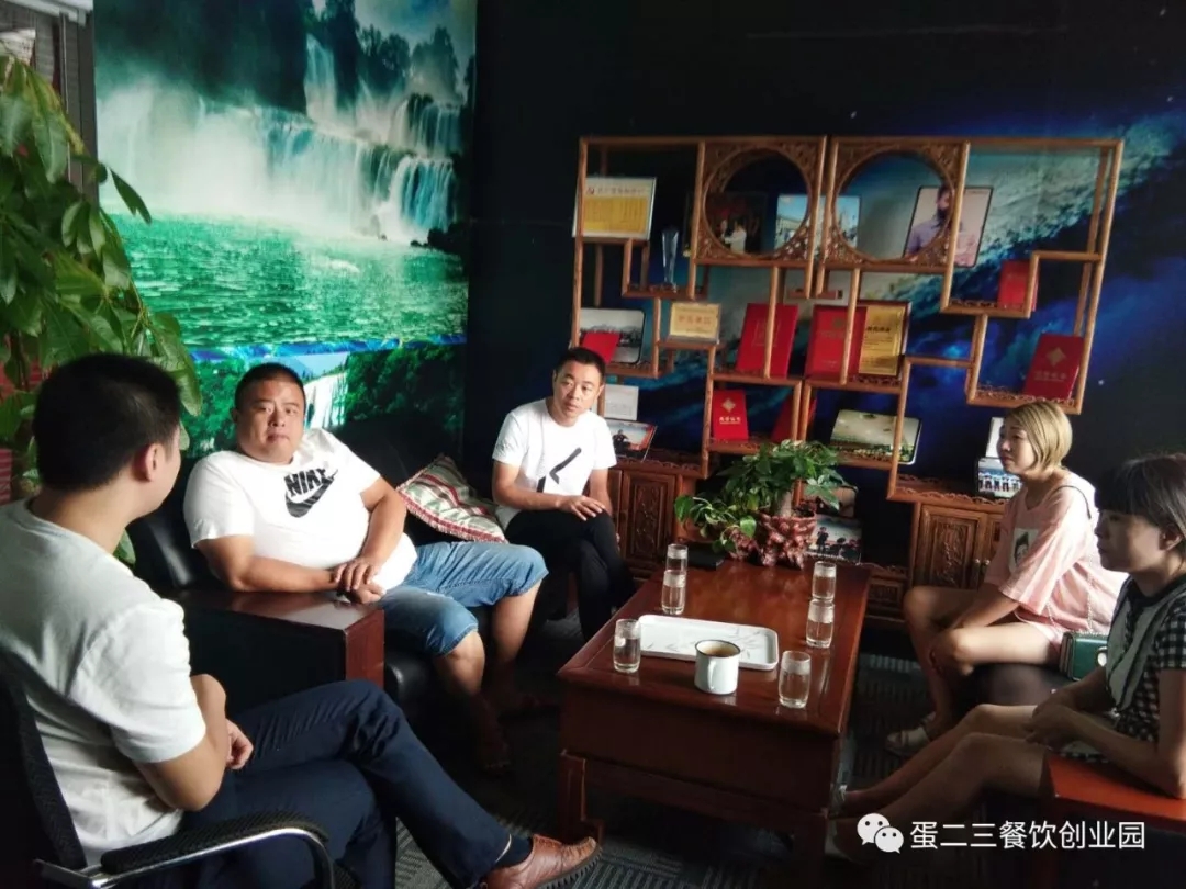 【欢迎】陕西镇平韩总一行人到访公司考察石头餐饮！